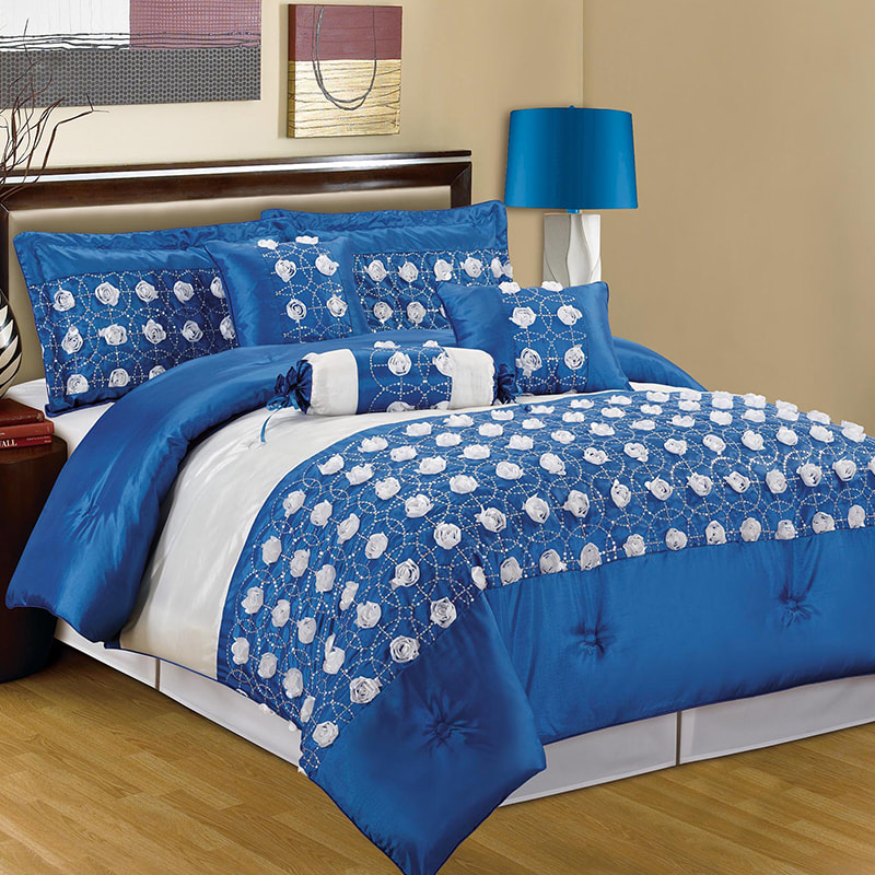 Bella Blue and White Chameleon Corrective Flower Comforter