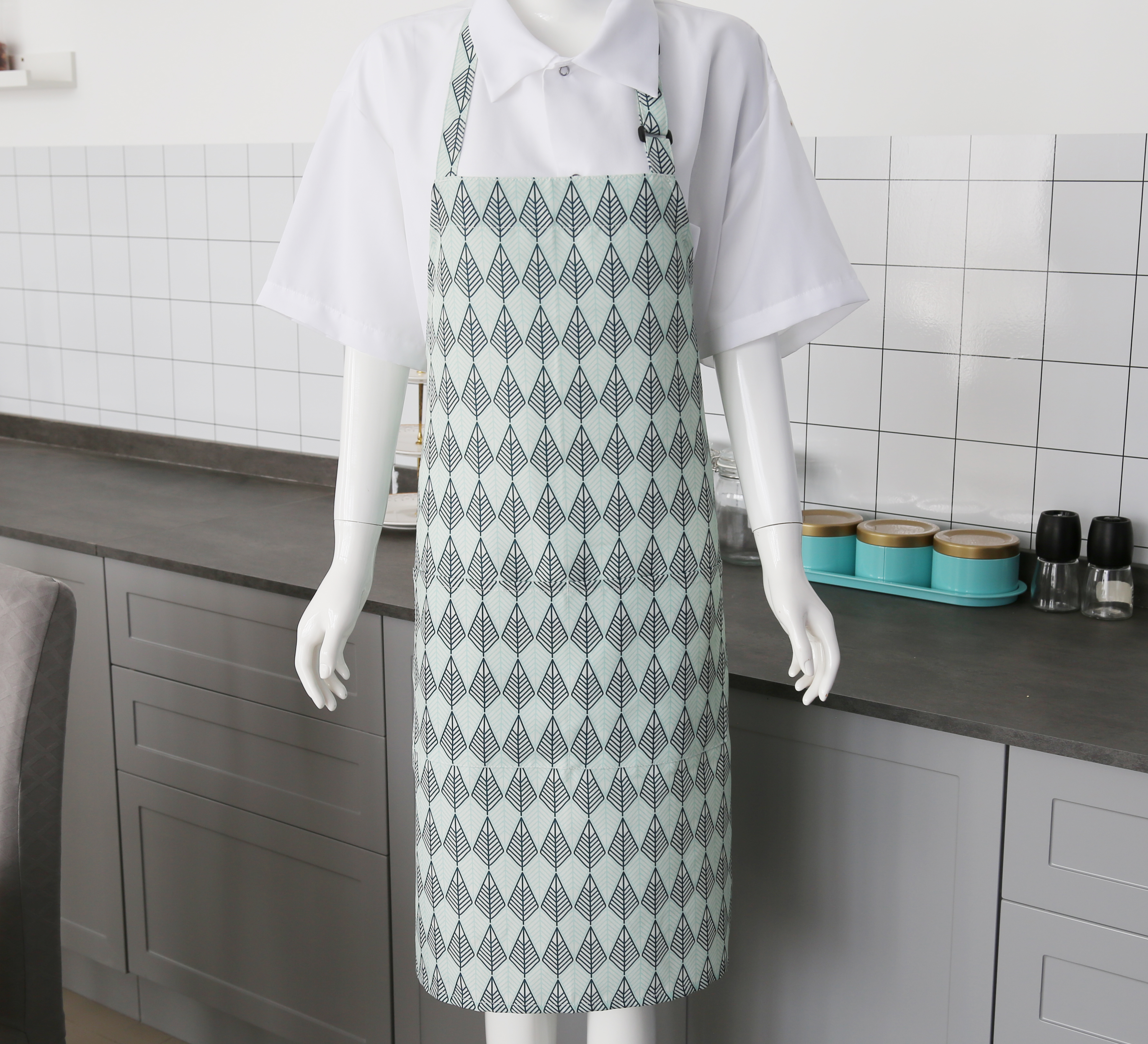 Leaf Printed Apron With Pockets And Adjustable Button