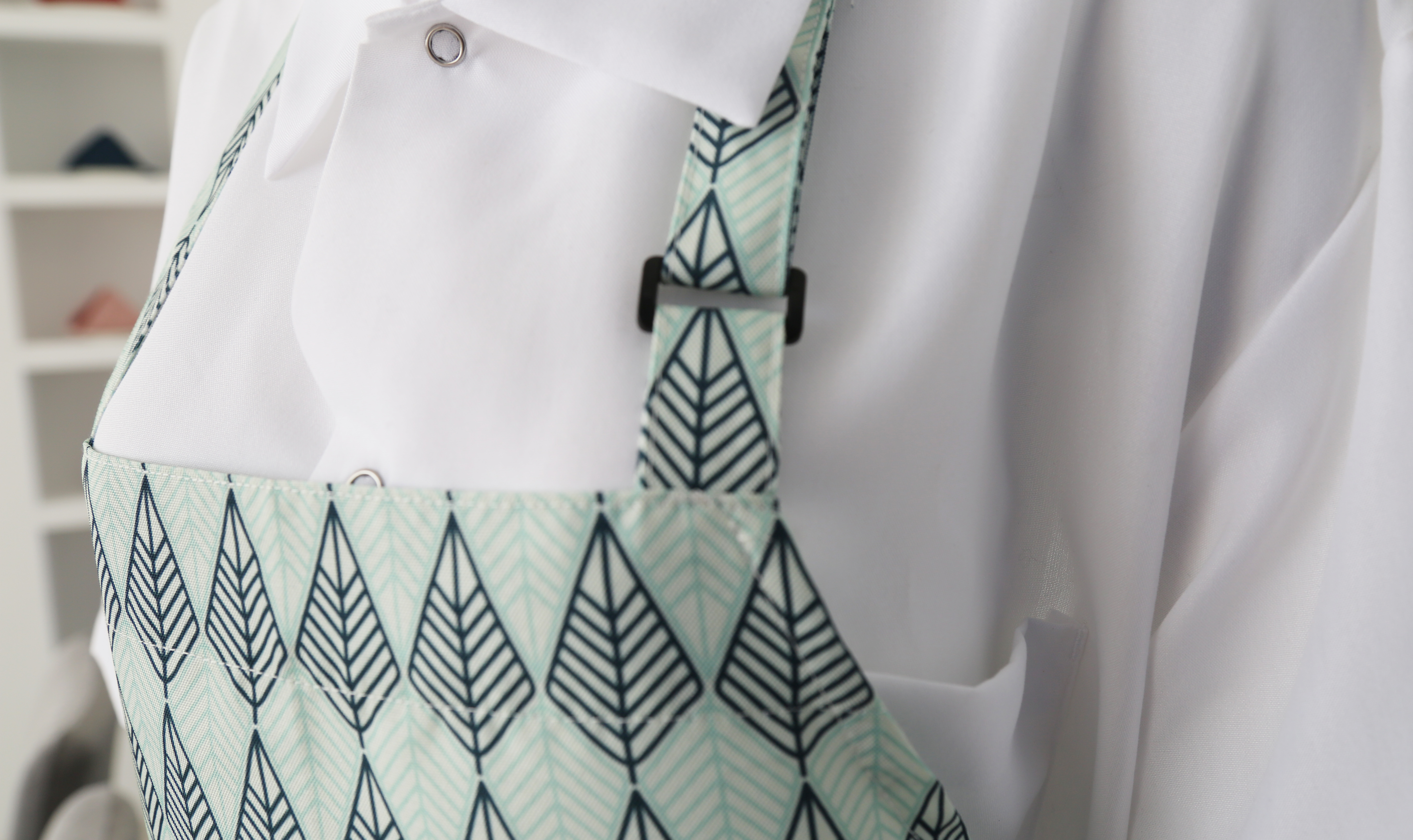 Leaf Printed Apron With Pockets And Adjustable Button